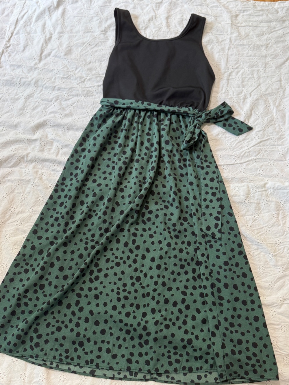 🌻💚🖤Green and Black Spotted Dress Size Small 💚🖤